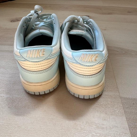 Nike Dunk Low Retro in Pale Ivory and Glacier Blue - Picture 4 of 5